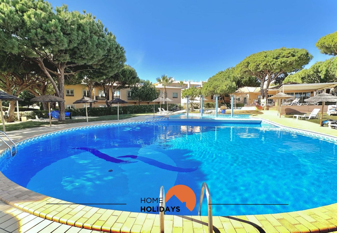 Apartamento em Albufeira - #101 Kid Friendly w/ Pool, Private Park, 400 mts Beach
