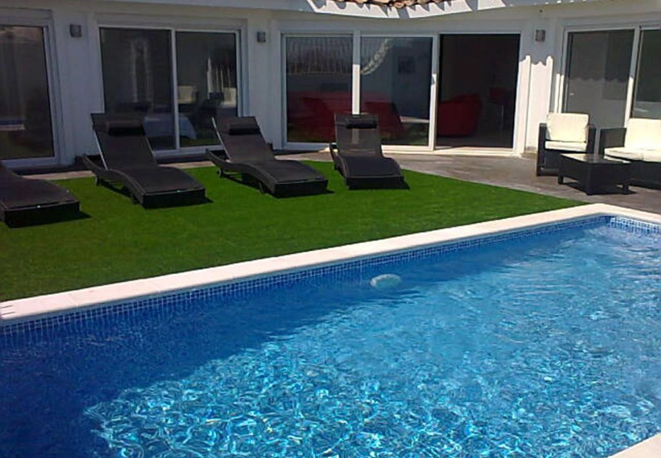 Villa em Albufeira - #117 Private Pool w/ AC, Coastal Activities